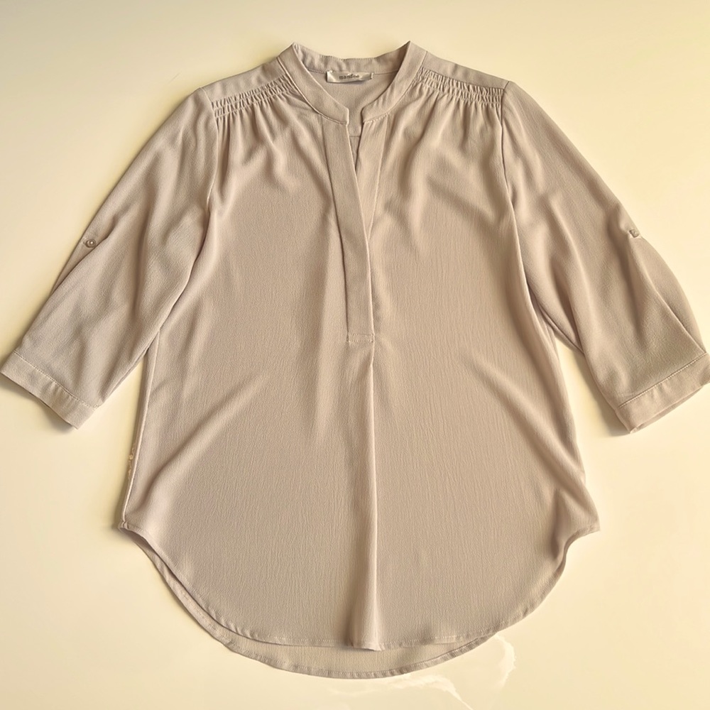 Mandee blouse crepe textured fabric, V-neck, scalloped bottom, 3/4 long